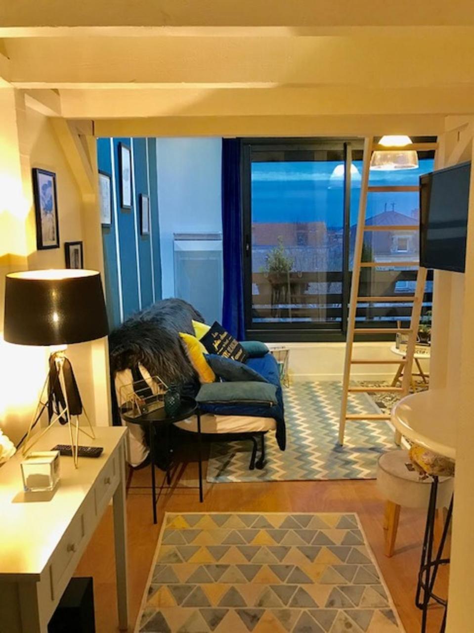 Le 104 Apartment Таланс Екстериор снимка